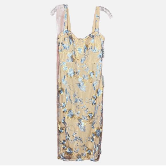 Lulu's Dresses & Skirts - Lulu’s Formal Lace Detail Bustier Dress